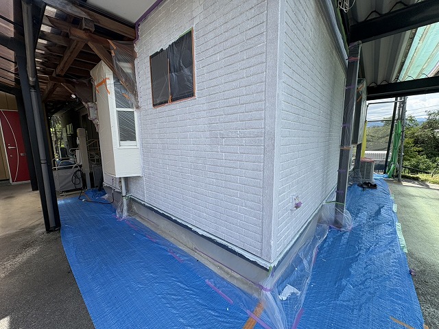 建物全体の下塗り後